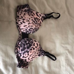 Victoria’s Secret 32B push-up bra